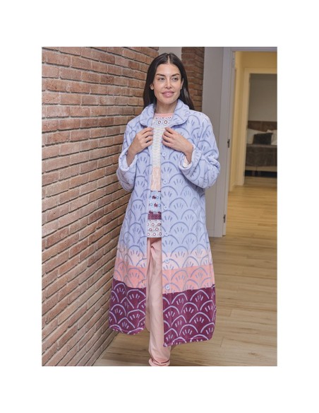 bata de mujer abotonada en coralina suave modelo Zumaia de muslher
