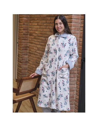 Bata de mujer abotonada en coralina modelo flor de arándano en celeste de muslher