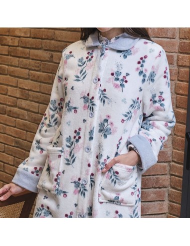 bata de mujer de muslher en suave coralina modelo flor de arándano en celeste