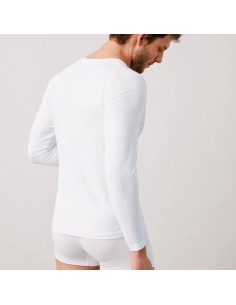 camiseta interior para hombre en algodón elástico con cuello de pico de ysabel mora en blanco