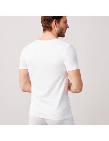 camiseta en manga corta para hombre interior parte trasera en cuello de pico de ysabel mora