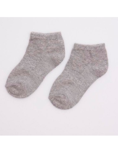 calcetín deportivo para niño invisible en gris de ysabel mora en algodón