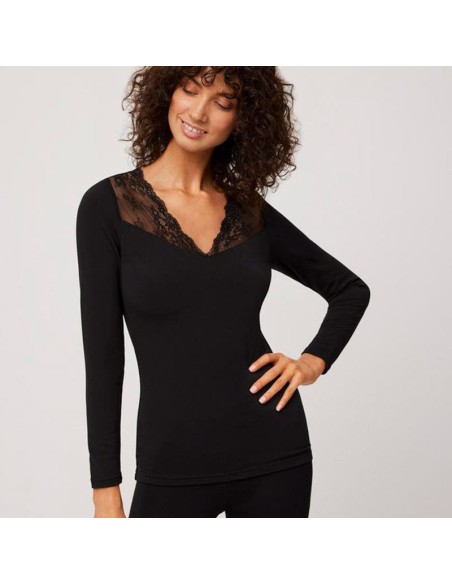 camiseta interior térmica para mujer con encaje en pico ysabel mora negra