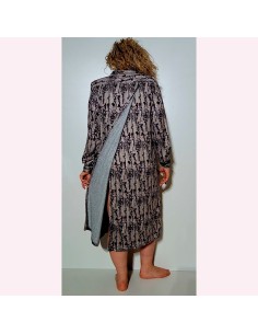 vestido abierto por detras en gris con morado adaptado para personas de poca movilidad