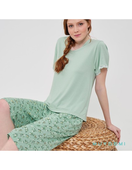 pijama de mujer de manga corta y pantalón pirata modelo tulipán de muydemi