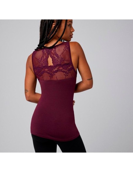 camiseta térmica con encaje en tirantas para mujer en morado de ysabel mora