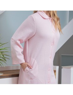 bata de mujer fina acolchada para entre tiempo muslher modelo Rosa 2