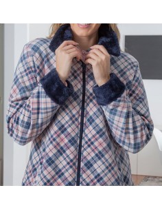 Bata de mujer Elisabeta corta en sherpa y coralina de muslher 2